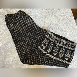 🖤 Black & Ivory Printed Wide-Leg Pants – Boho Border Print (Size L)